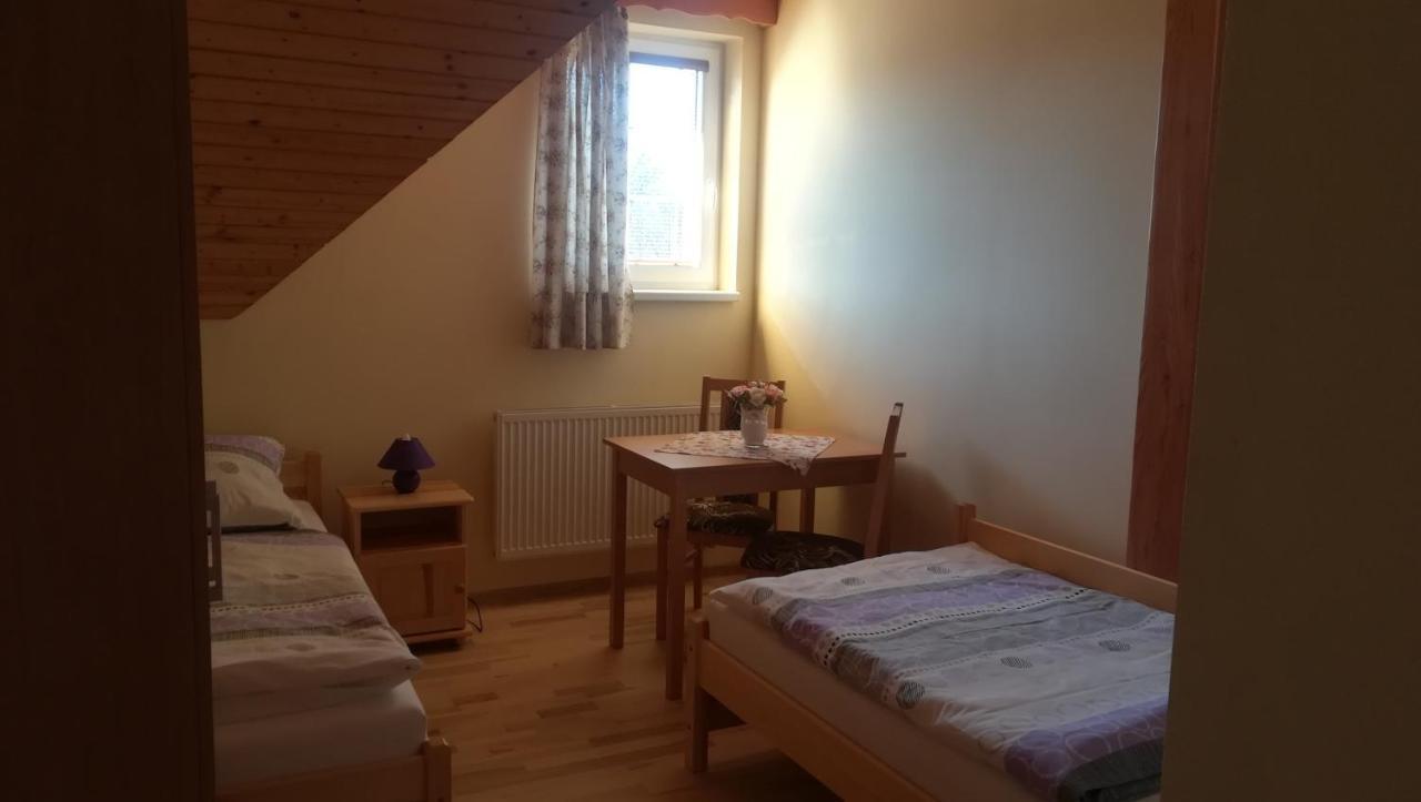 Rekreacne Zariadenie Chmelisko Pruzina Bagian luar foto