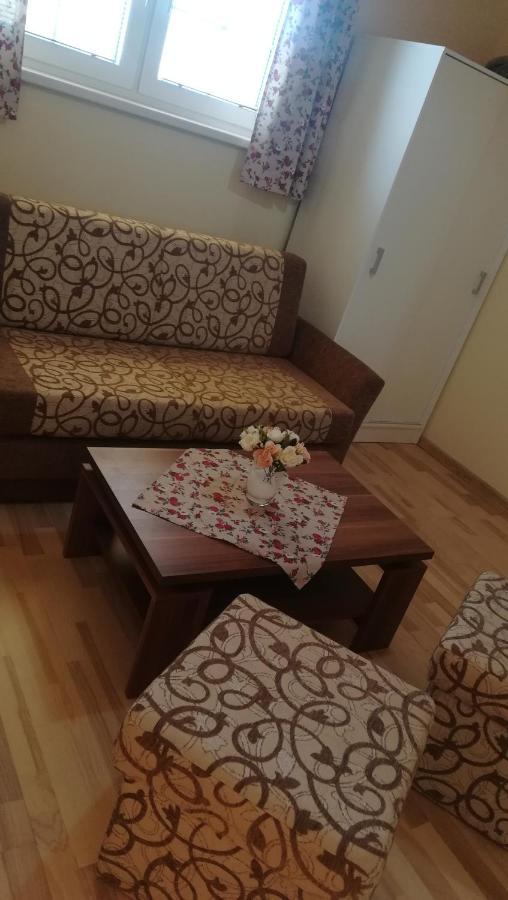 Rekreacne Zariadenie Chmelisko Pruzina Bagian luar foto