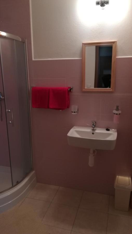 Rekreacne Zariadenie Chmelisko Pruzina Bagian luar foto